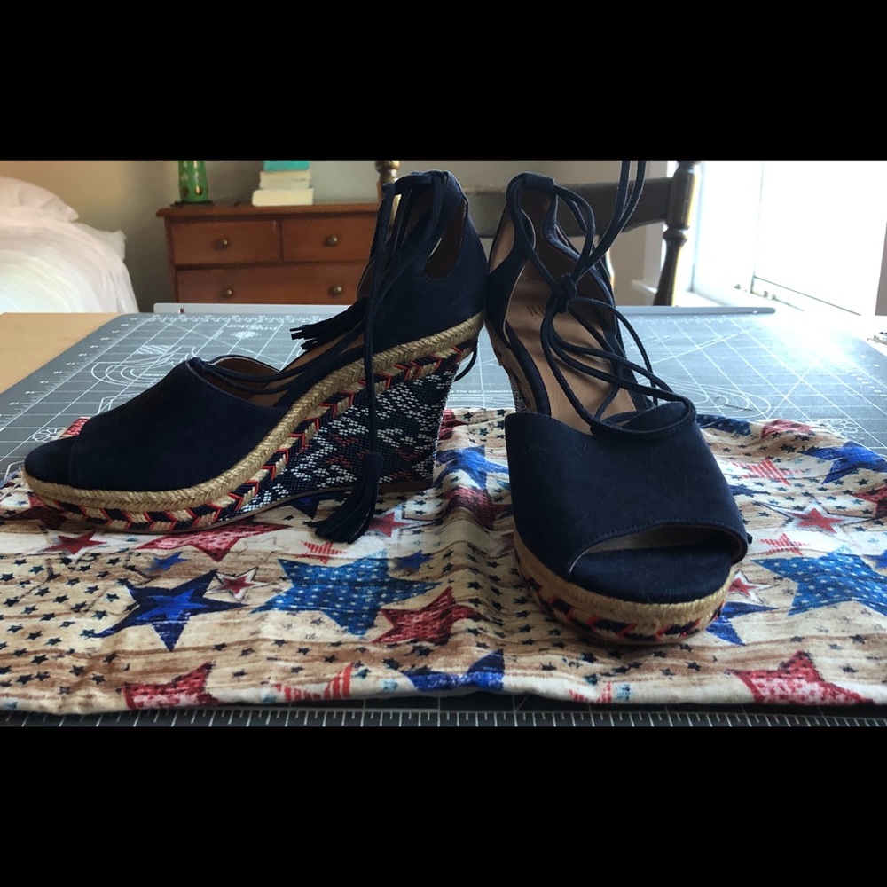 Cabi Blue, red and white wedge shoes 6M